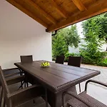 Apartament Vesna By Interhome