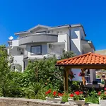 Apartament Vesna By Interhome