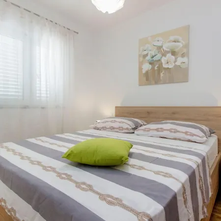 Апартаменты Apartment Apartmani Vesna Grebastica By Interhome