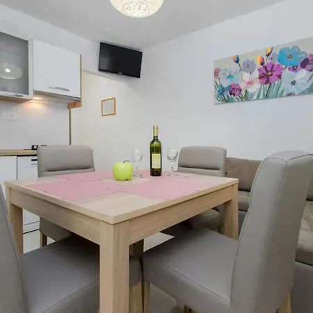 Apartment Apartmani Vesna Grebastica By Interhome