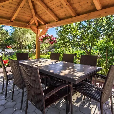 Apartment Apartmani Vesna Grebastica By Interhome