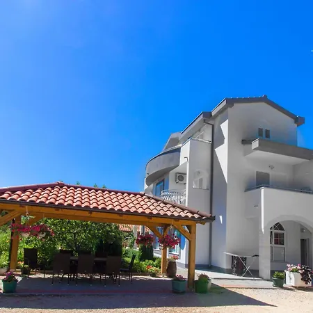 Apartamento Vesna By Interhome