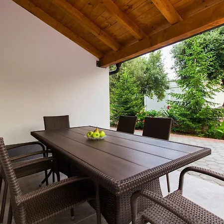Apartamento Vesna By Interhome