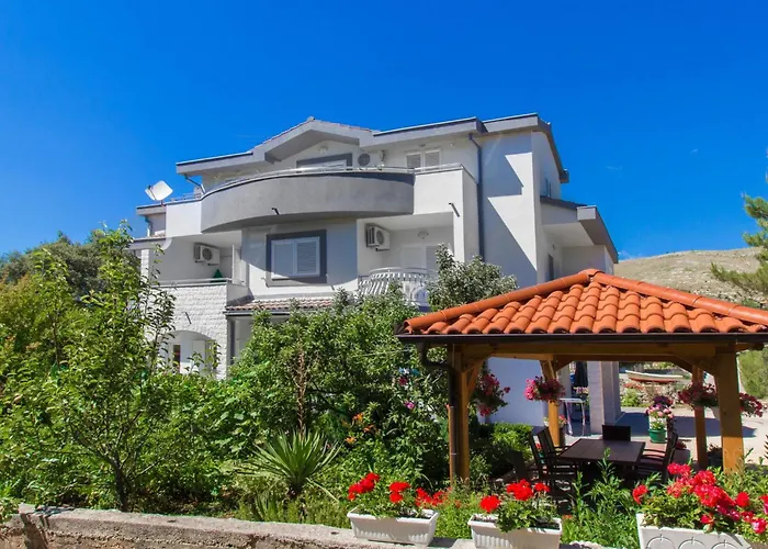 Apartment Apartmani Vesna Grebastica By Interhome