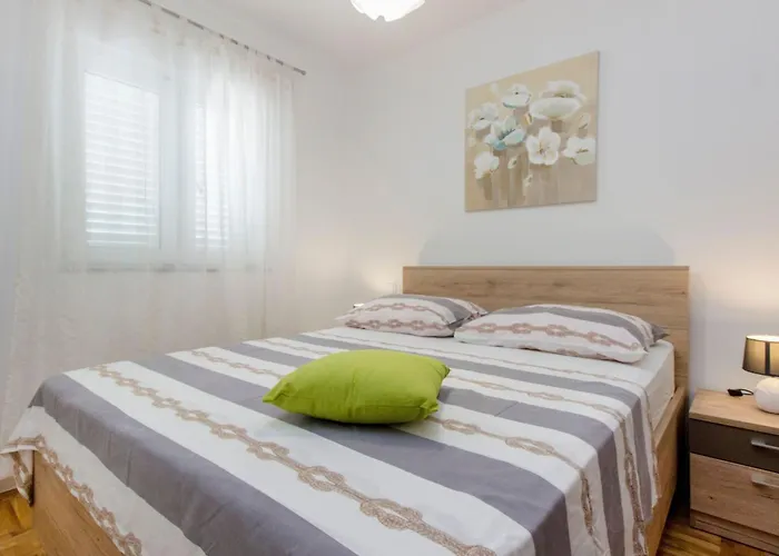 Apartament Apartment Apartmani Vesna Grebastica By Interhome