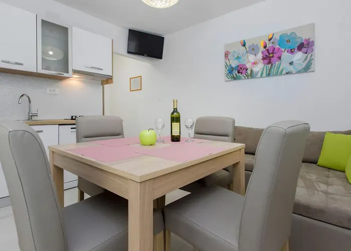 Apartment Apartmani Vesna Grebastica By Interhome