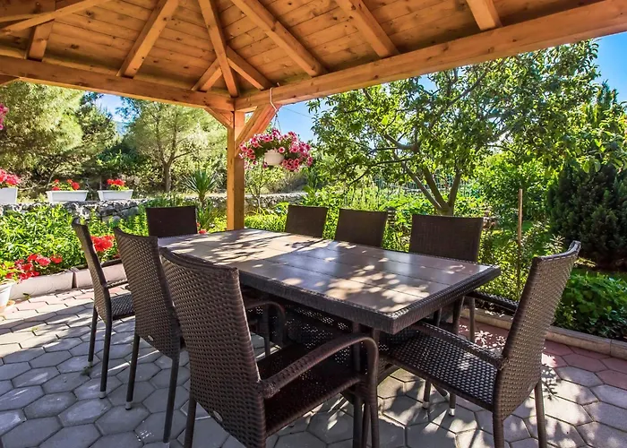 Apartment Apartmani Vesna Grebastica By Interhome