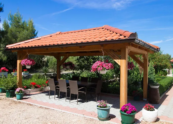 Apartment Apartmani Vesna Grebastica By Interhome Grebaštica